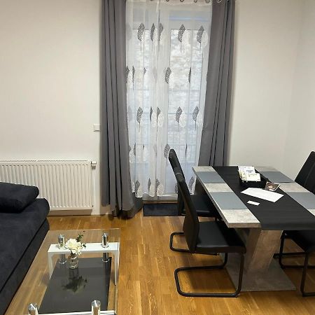Paky Appartements 00322 Bruck an der Leitha Esterno foto