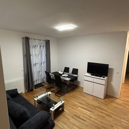 Paky Appartements 00322 Bruck an der Leitha Esterno foto