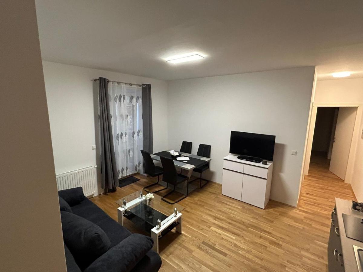 Paky Appartements 00322 Bruck an der Leitha Esterno foto
