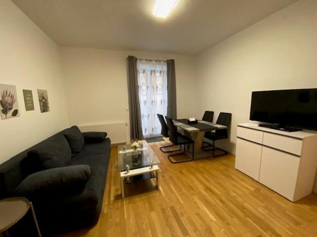 Paky Appartements 00322 Bruck an der Leitha Esterno foto